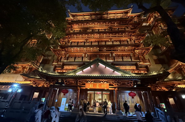 Illuminated Guangzhou pagoda at night