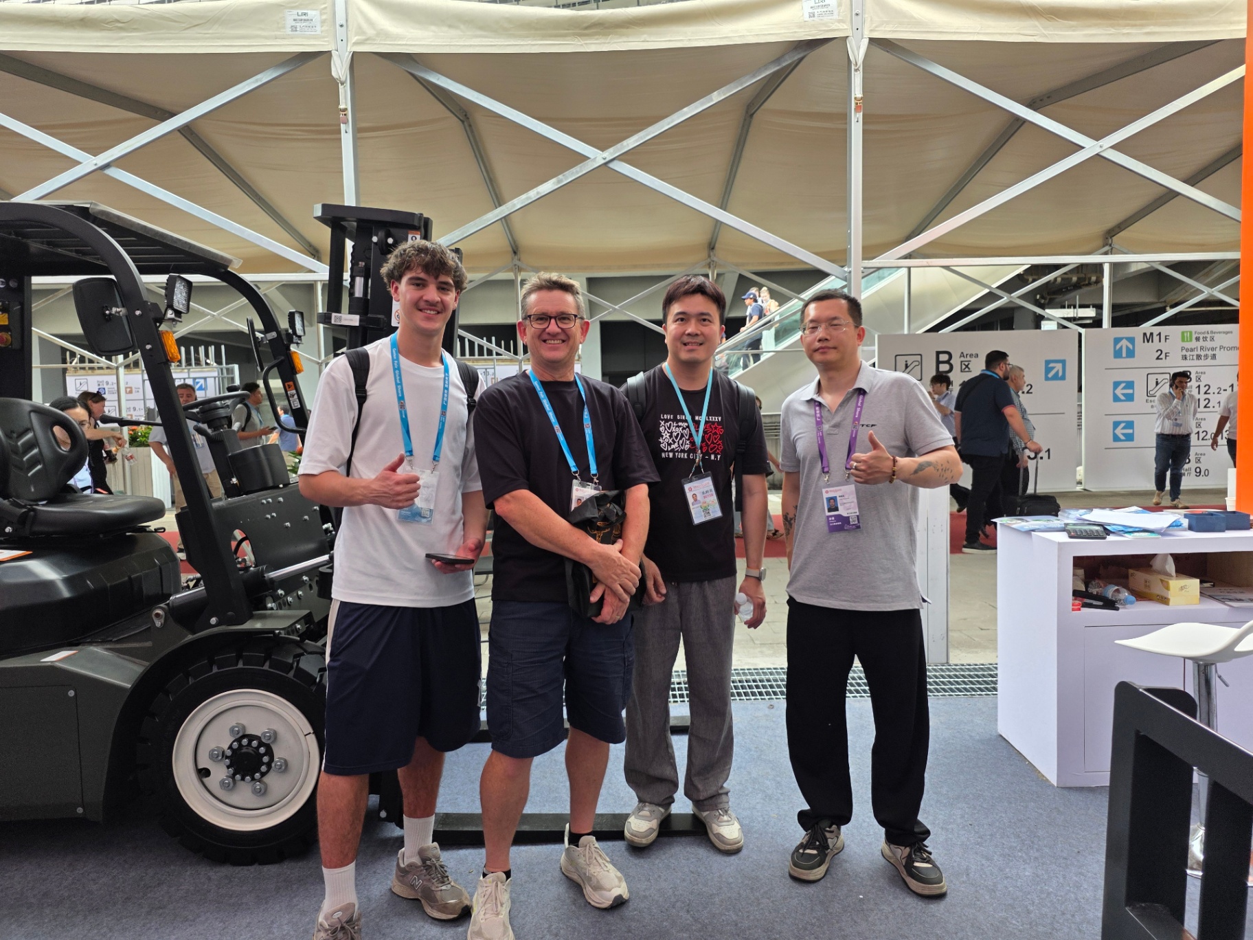 HOCA delegation at a Canton Fair forklift exhibitor booth